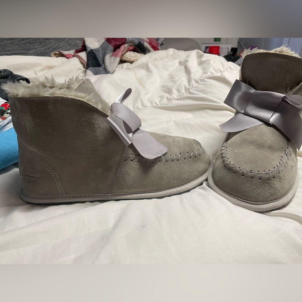 Ugg slipper moccasin. Worn once in the house to try on - Picture 2 of 3